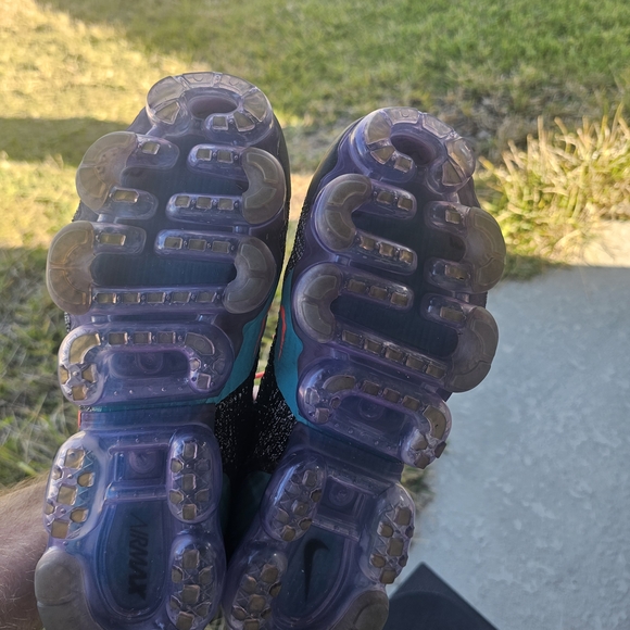 Size 11 - Nike Air VaporMax Flyknit 2 Hot Punch main image 8